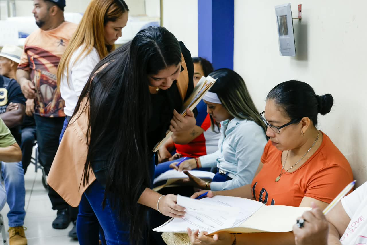 Con la compra de chances y billetes de la LNB, se logra contribuir al bienestar de miles de ciudadanos.

💙 ¡Compra, gana y ayuda!